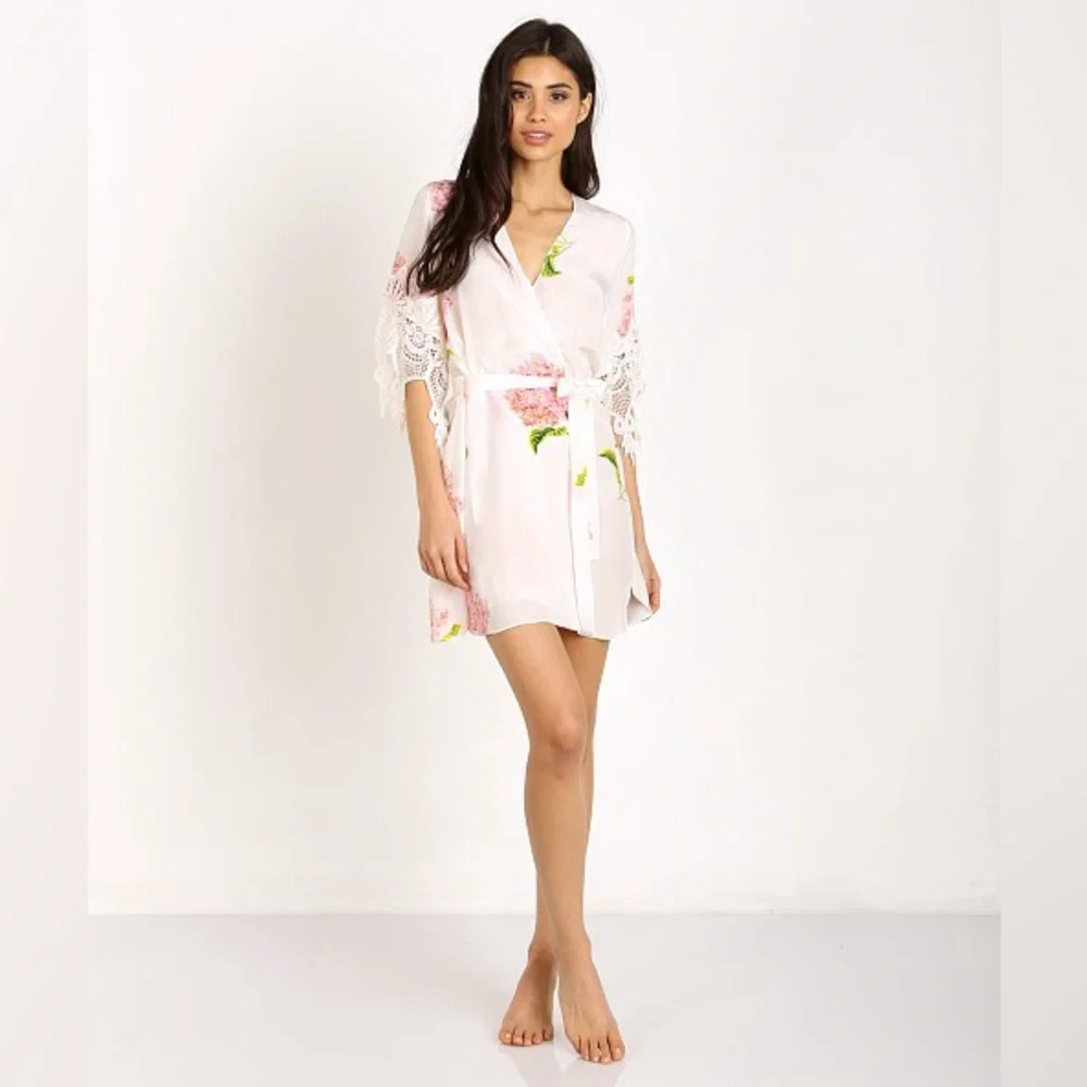 Stone Cold Fox Robe Bloom Print O/S - Picture 5 of 6